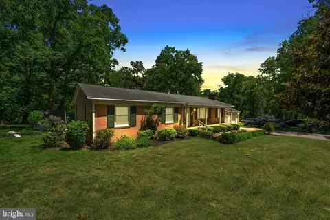 5715 Artemus Rd, Gainesville, VA 20155 photo 2