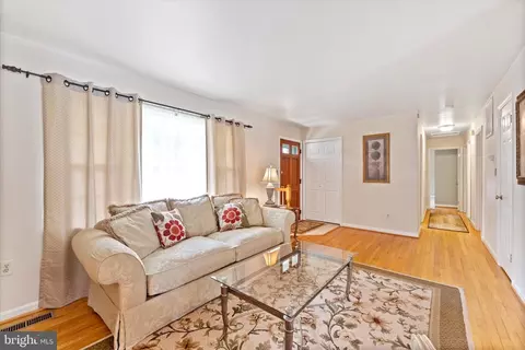 5715 Artemus Rd, Gainesville, VA 20155 photo 8