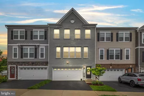 8775 Elsing Green Dr, Manassas, VA 20112