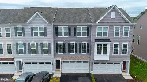9168 Wyche Knoll Ln, Manassas, VA 20110