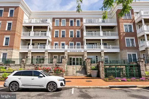 525 Belmont Bay Dr #405, Woodbridge, VA 22191