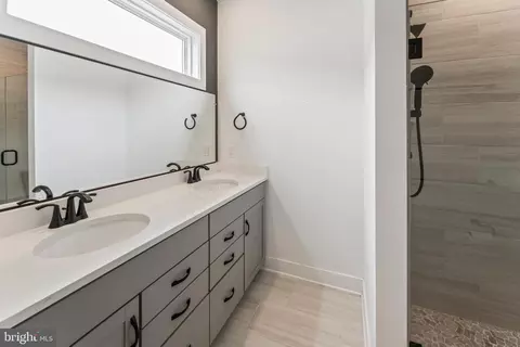 Bath - 1690 Dunnington Pl, Dumfries, VA 22026 photo 3 of 4