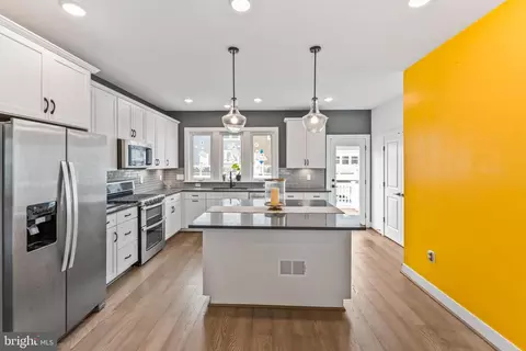 Kitchen - 1690 Dunnington Pl, Dumfries, VA 22026 photo 3 of 6