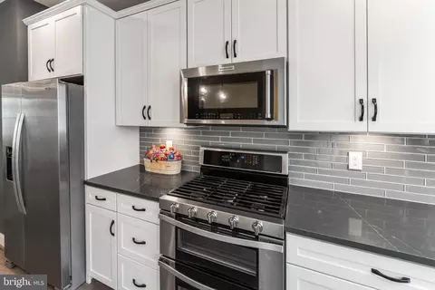 Kitchen - 1690 Dunnington Pl, Dumfries, VA 22026 photo 6 of 6