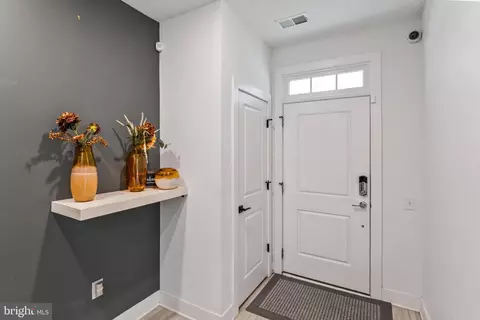 Entry Way - 1690 Dunnington Pl, Dumfries, VA 22026 photo 2 of 7