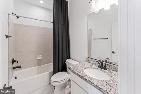 Bath - 1690 Dunnington Pl, Dumfries, VA 22026 photo 2 of 4