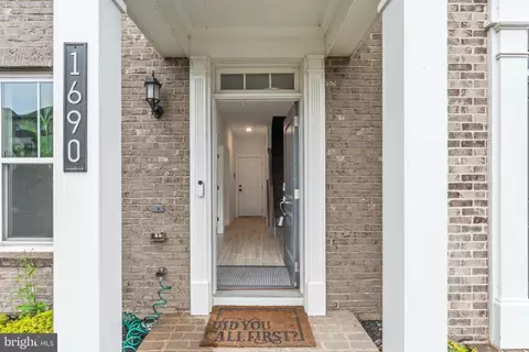 Entry Way - 1690 Dunnington Pl, Dumfries, VA 22026 photo 1 of 7