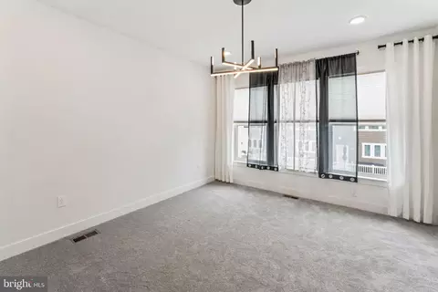 Living - 1690 Dunnington Pl, Dumfries, VA 22026 photo 1 of 1