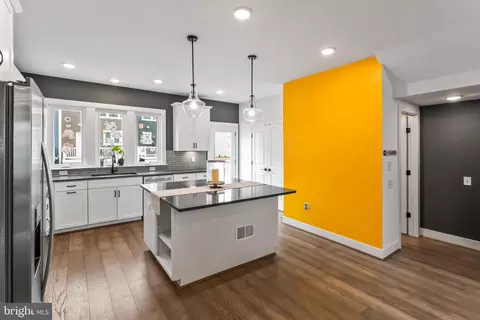 Kitchen - 1690 Dunnington Pl, Dumfries, VA 22026 photo 2 of 6