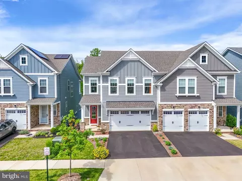 17941 Woods Overlook Dr, Dumfries, VA 22026