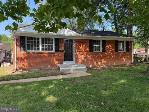 13702 Grace St, Woodbridge, VA 22193