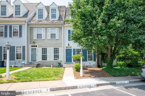 12852 Mill House Ct, Woodbridge, VA 22192