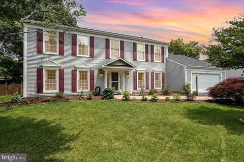 2675 Maple Ridge Dr, Woodbridge, VA 22192