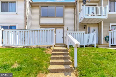12843 Cara Dr, Woodbridge, VA 22192
