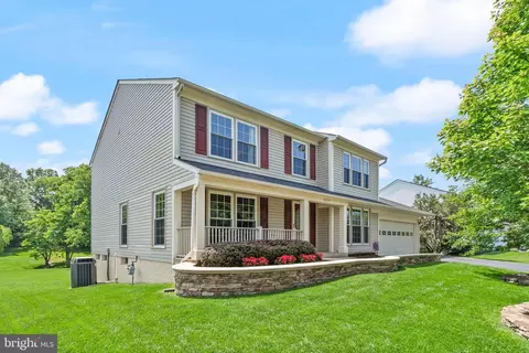 8235 Crackling Fire Dr, Gainesville, VA 20155