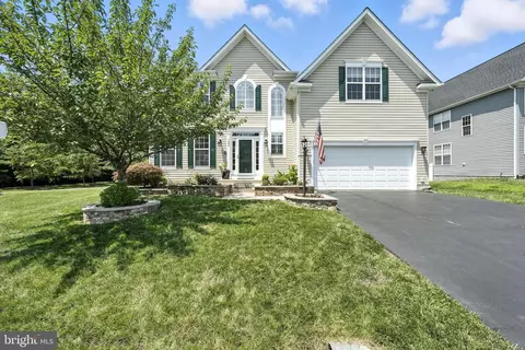7604 Jade Dr, Gainesville, VA 20155