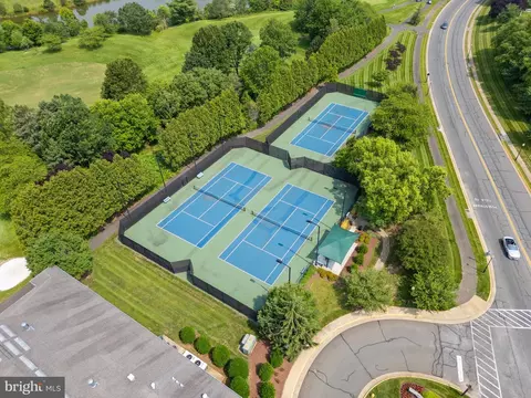 View/Area - 5943 Affirmed Pl, Gainesville, VA 20155 photo 6 of 13