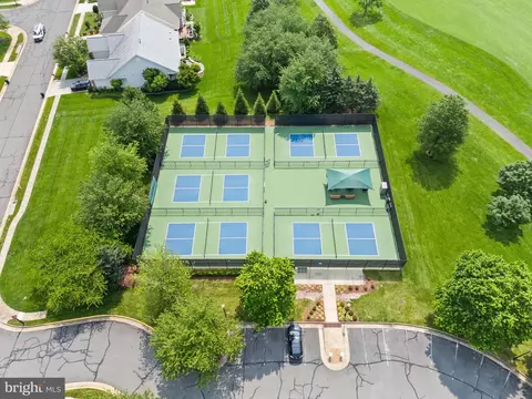 View/Area - 5943 Affirmed Pl, Gainesville, VA 20155 photo 4 of 13