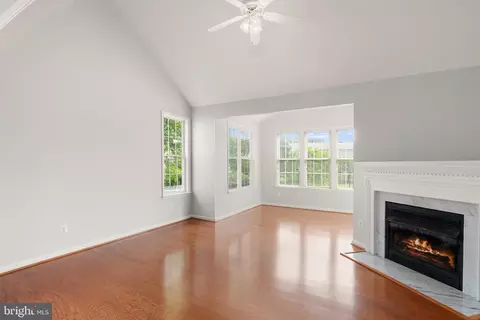 Living - 5943 Affirmed Pl, Gainesville, VA 20155 photo 3 of 7
