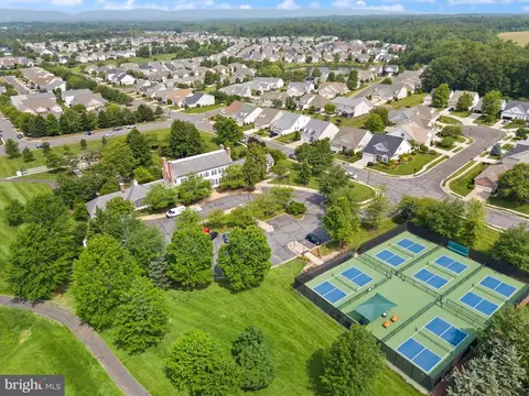 View/Area - 5943 Affirmed Pl, Gainesville, VA 20155 photo 5 of 13