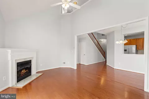 Living - 5943 Affirmed Pl, Gainesville, VA 20155 photo 4 of 7