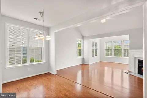Living - 5943 Affirmed Pl, Gainesville, VA 20155 photo 1 of 7