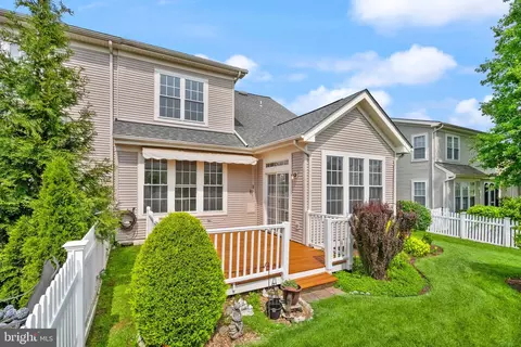 Exterior - 5943 Affirmed Pl, Gainesville, VA 20155 photo 10 of 17