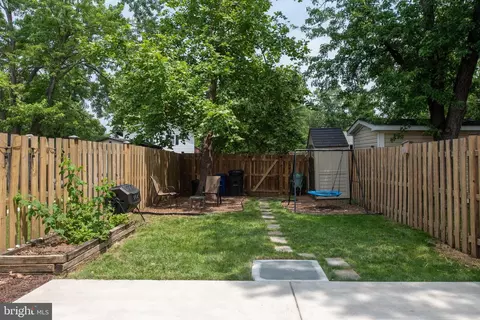 Exterior - 7513 Bedford Rd, Manassas, VA 20109 photo 1 of 10