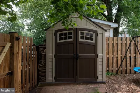 Exterior - 7513 Bedford Rd, Manassas, VA 20109 photo 4 of 10