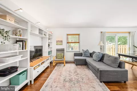 Living - 7513 Bedford Rd, Manassas, VA 20109 photo 1 of 2
