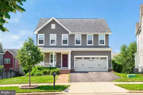 2386 Harmsworth Dr, Dumfries, VA 22026