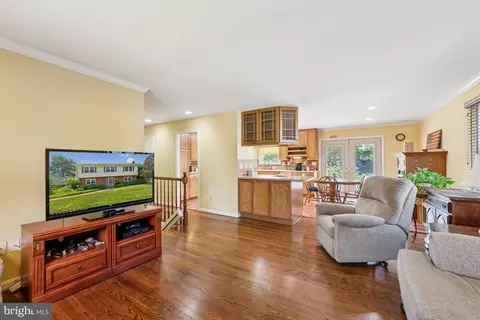 Living - 9715 Botsford Rd, Manassas, VA 20109 photo 2 of 3