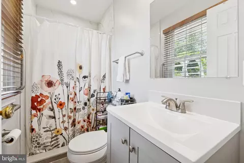 Bath - 9715 Botsford Rd, Manassas, VA 20109 photo 3 of 3