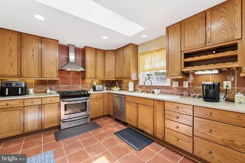 Kitchen - 9715 Botsford Rd, Manassas, VA 20109 photo 3 of 6