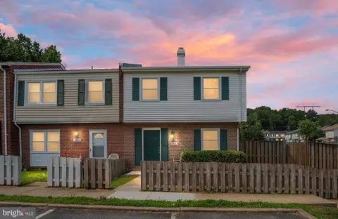 2801 Banks Ct, Dumfries, VA 22026