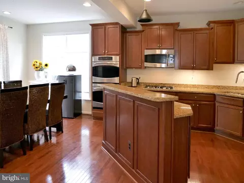 Kitchen - 15152 Santander Dr, Gainesville, VA 20155 photo 2 of 8