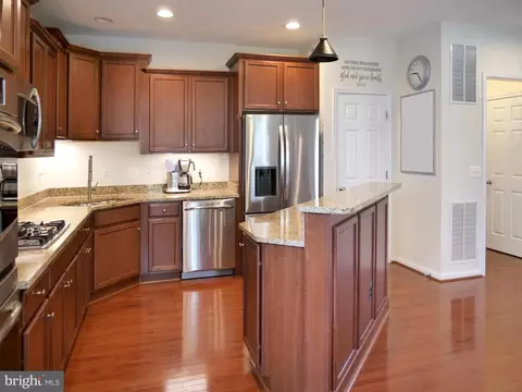 Kitchen - 15152 Santander Dr, Gainesville, VA 20155 photo 3 of 8