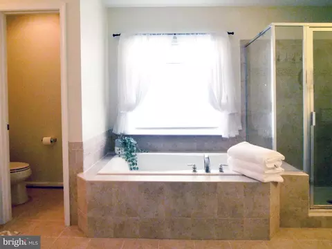 Bath - 15152 Santander Dr, Gainesville, VA 20155 photo 4 of 12