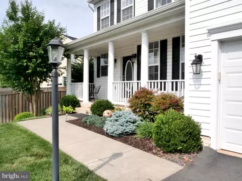 Exterior - 15152 Santander Dr, Gainesville, VA 20155 photo 4 of 17