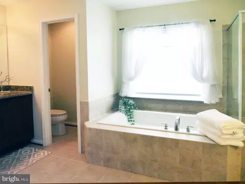 Bath - 15152 Santander Dr, Gainesville, VA 20155 photo 5 of 12