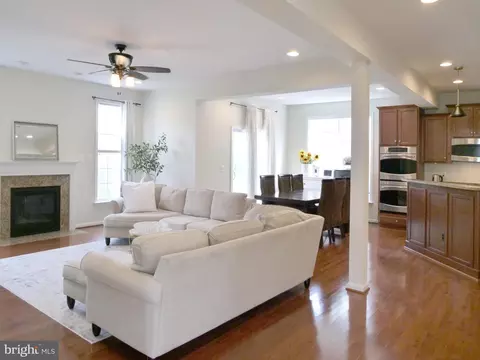 Living - 15152 Santander Dr, Gainesville, VA 20155 photo 2 of 3