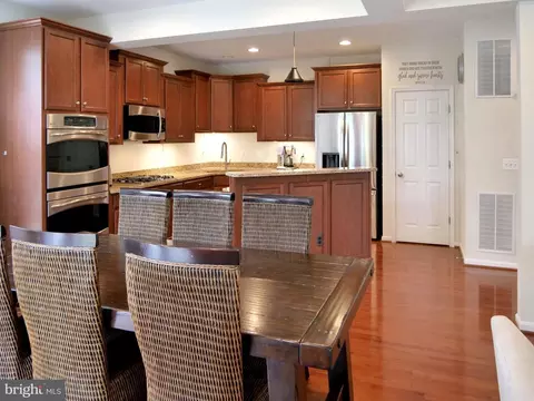 Kitchen - 15152 Santander Dr, Gainesville, VA 20155 photo 5 of 8