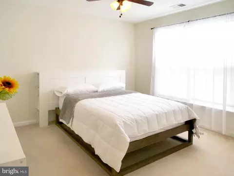 Bedroom - 15152 Santander Dr, Gainesville, VA 20155 photo 6 of 10