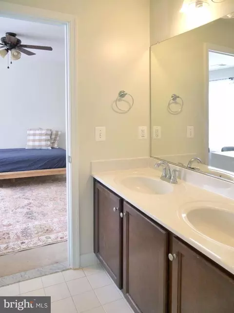 Bath - 15152 Santander Dr, Gainesville, VA 20155 photo 6 of 12