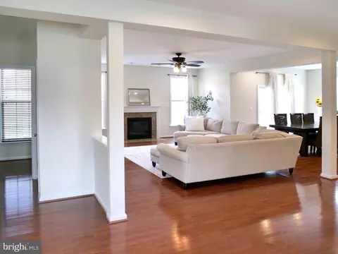 Entry Way - 15152 Santander Dr, Gainesville, VA 20155 photo 4 of 6