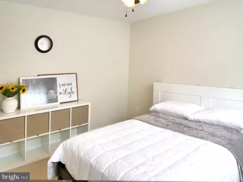 Bedroom - 15152 Santander Dr, Gainesville, VA 20155 photo 4 of 10