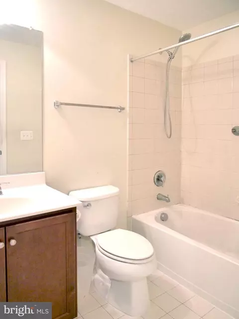 Bath - 15152 Santander Dr, Gainesville, VA 20155 photo 9 of 12