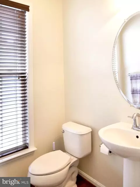 Bath - 15152 Santander Dr, Gainesville, VA 20155 photo 1 of 12