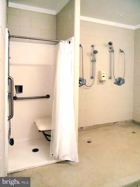 Bath - 15152 Santander Dr, Gainesville, VA 20155 photo 11 of 12