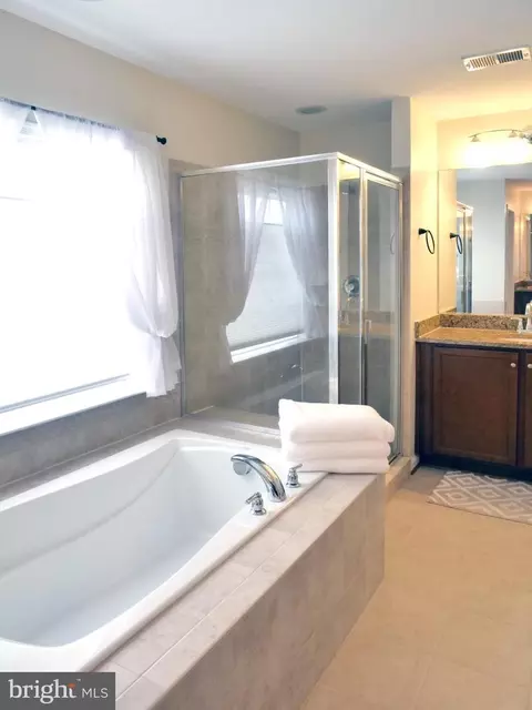 Bath - 15152 Santander Dr, Gainesville, VA 20155 photo 3 of 12